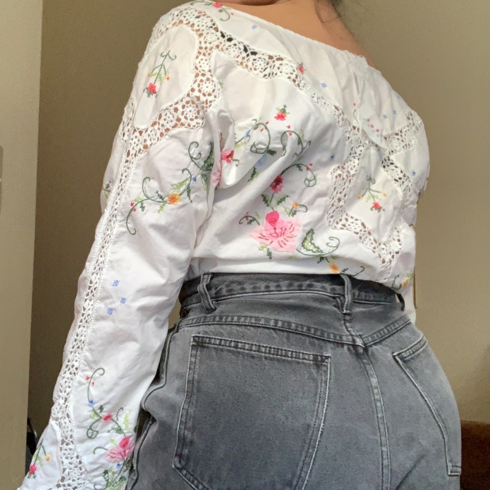 Beautiful off the shoulder blouse - Picture 4 of 10